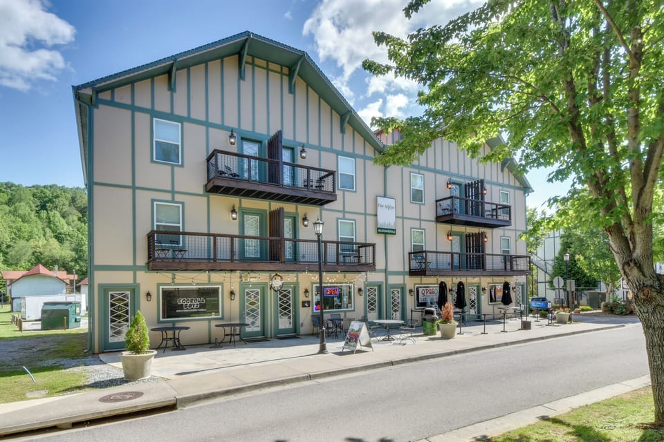 Property Exterior | Community Parking Lot (First-Come, First-Served)