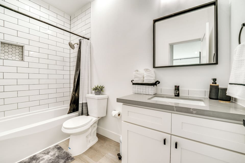En-Suite Bathroom | 1st Floor | Towels Provided