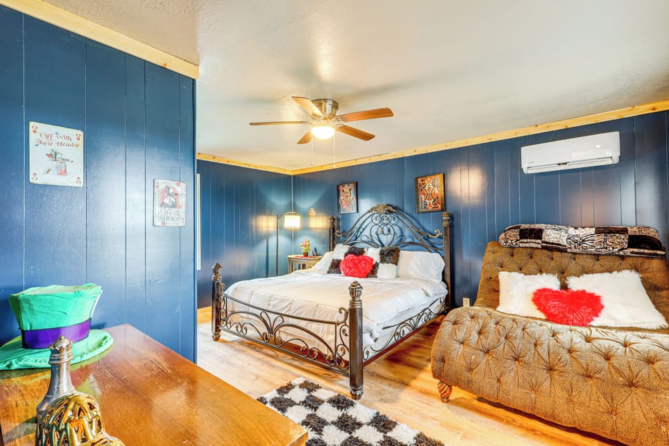 Bedroom 1 | King Bed | Linens Provided