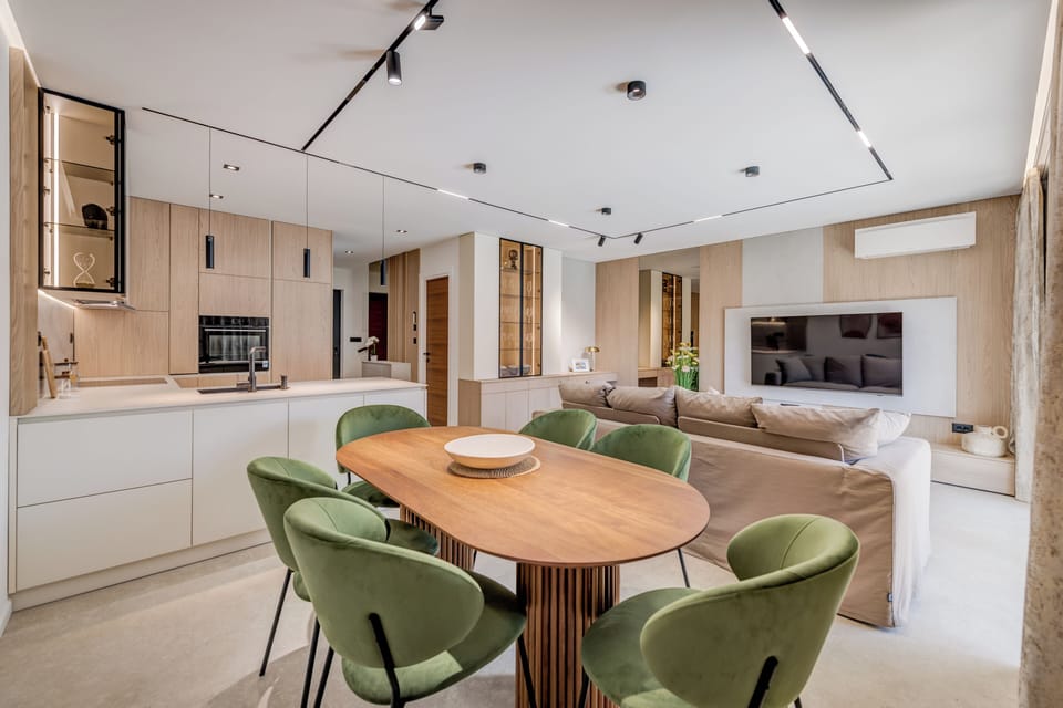 Deluxe Villa | Living area | 100-cm flat-screen TV with cable channels