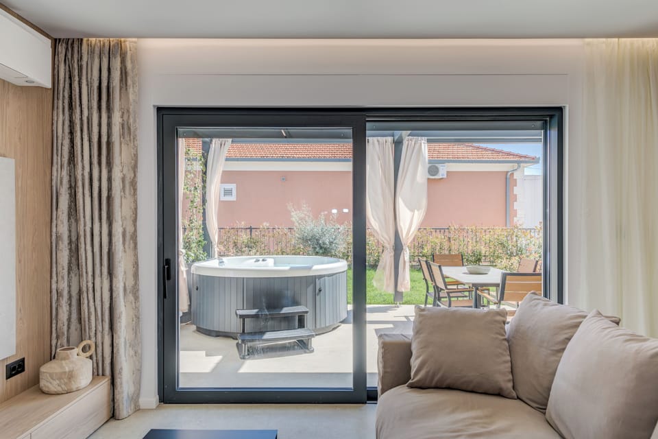 Deluxe Villa | Living area | 100-cm flat-screen TV with cable channels