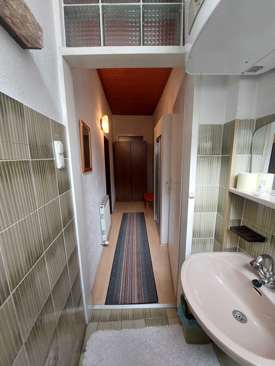 Comfort Double Room, Mountain View | Bathroom | Shower, free toiletries, hair dryer, towels
