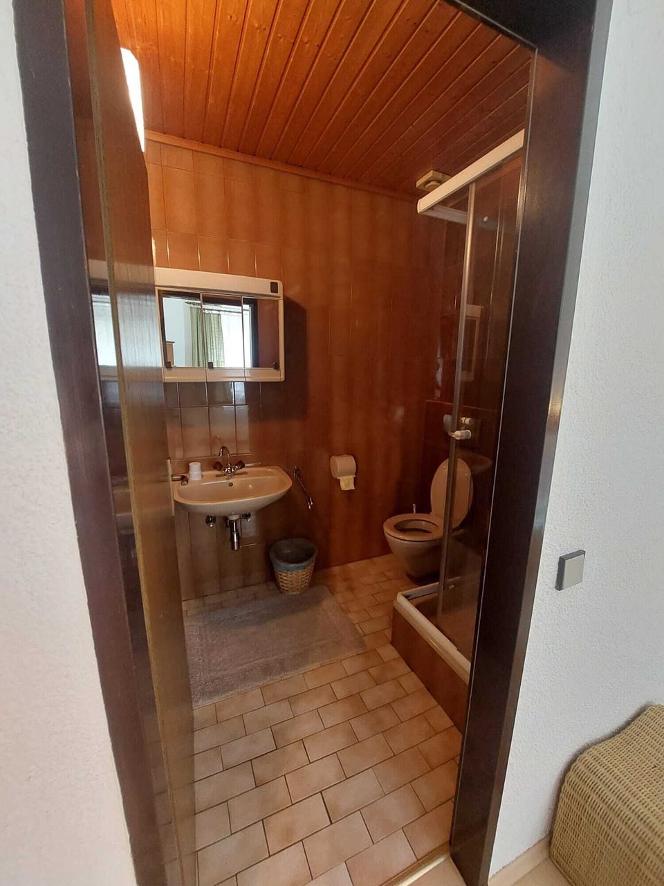 Economy Single Room, Men only, City View | Bathroom | Shower, free toiletries, hair dryer, towels