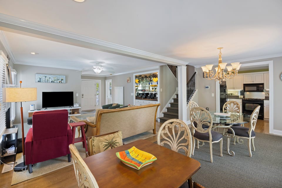 Dine at either table!
