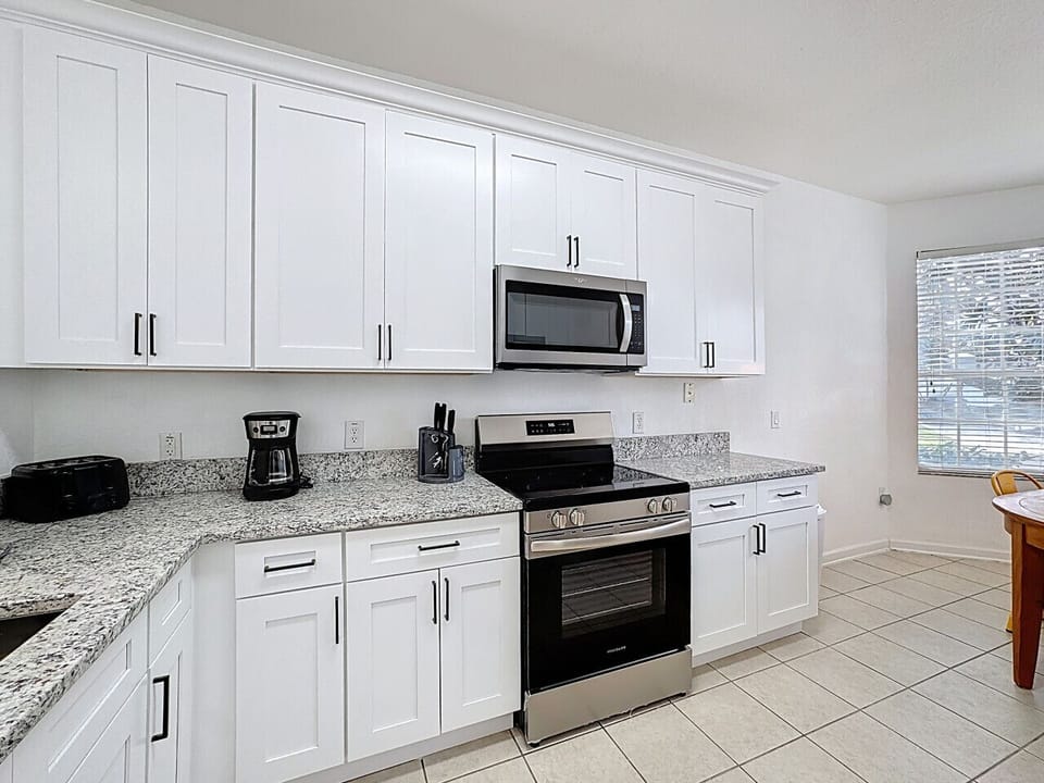 Newly Updated Kitchen with SS appliances