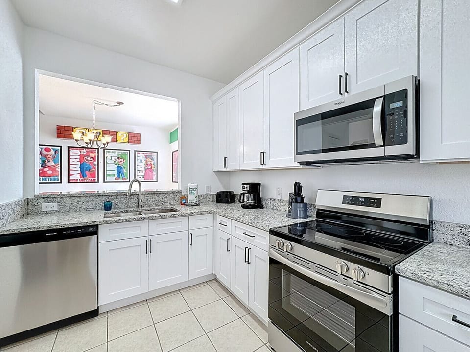 Newly Updated Kitchen with SS appliances