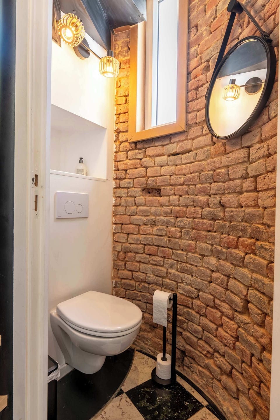Toilette au Rez-de-chaussée de la Tour