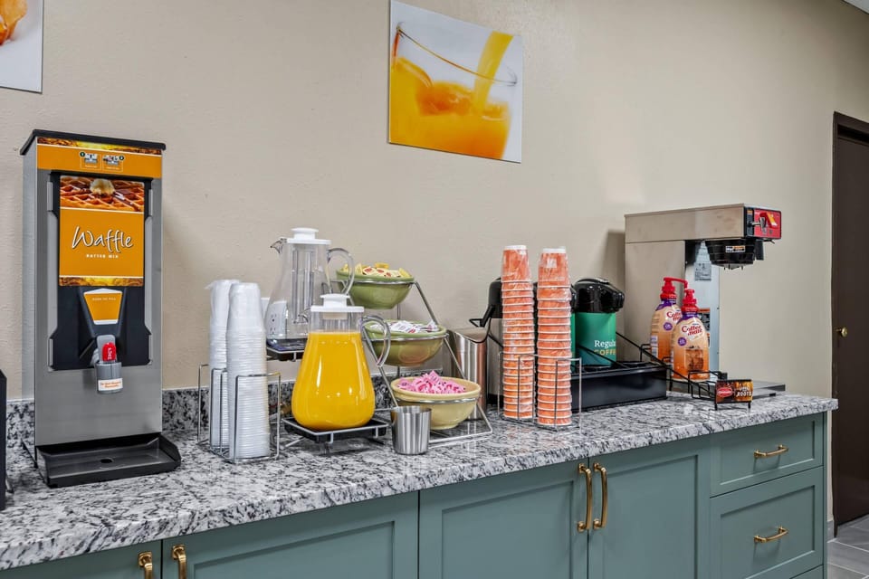 Free daily continental breakfast