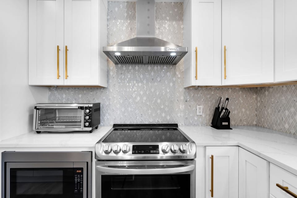 The kitchen has all the basic tools and utensils you need, conveniently located right next to the dining area for easy meals! | White Sands, Paradise Isles, Destin | Voyax Luxury Vacation Rentals