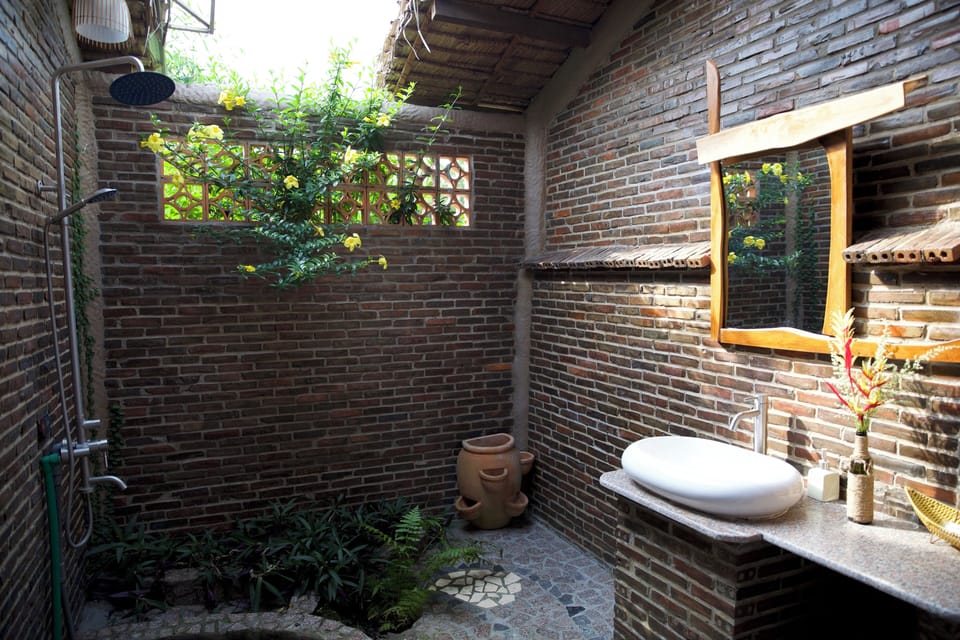 Deluxe Triple Room, Garden View | Bathroom | Slippers, bidet