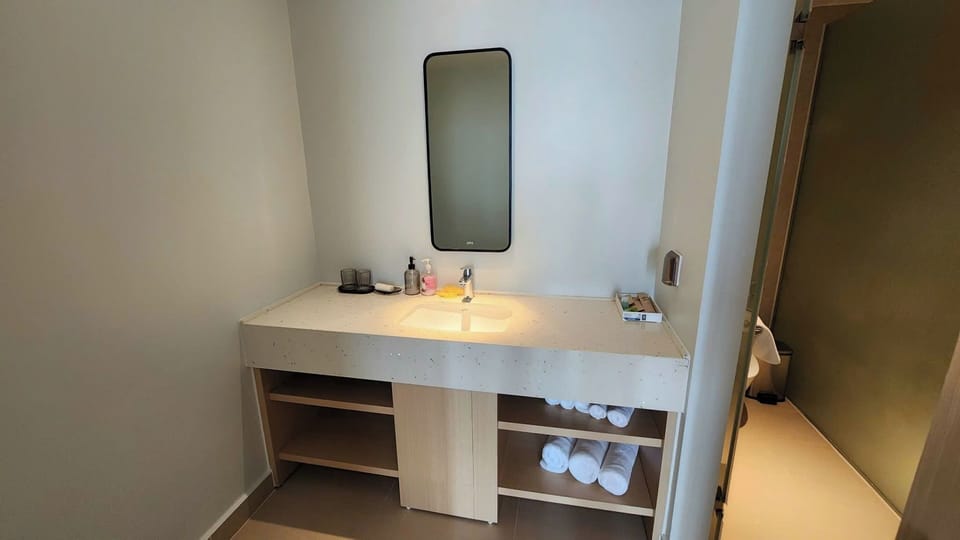 Family Suite, Balcony, Sea View | Bathroom | Shower, hair dryer, bidet, towels