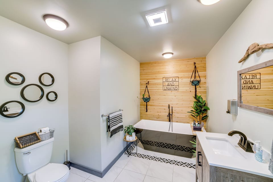 Full Bathroom | 1st Floor