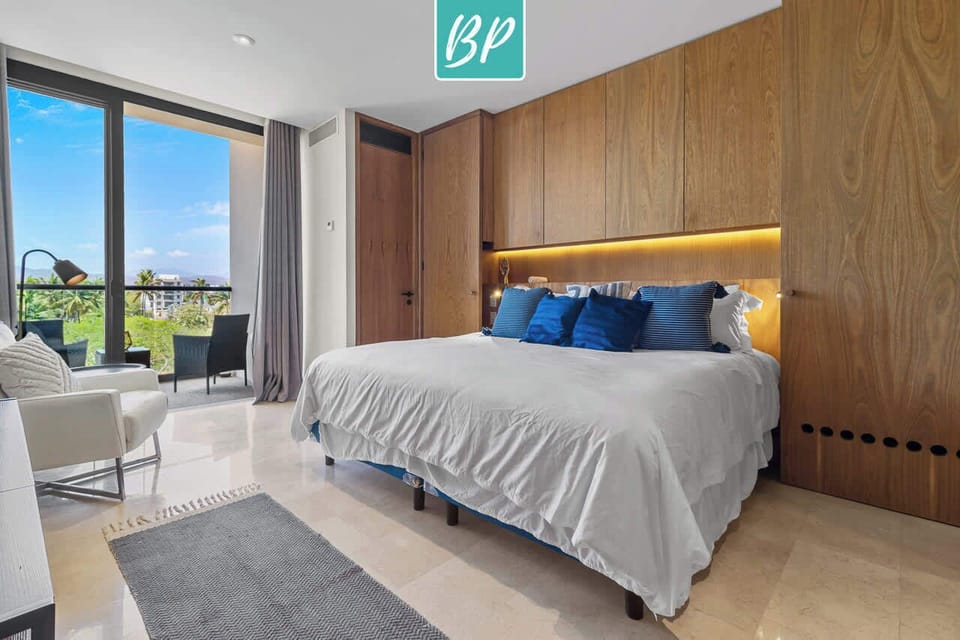 Bedroom (KIng Size Bed)