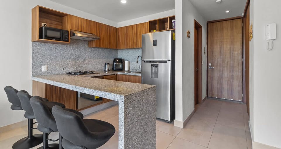 Eat-in Kitchen