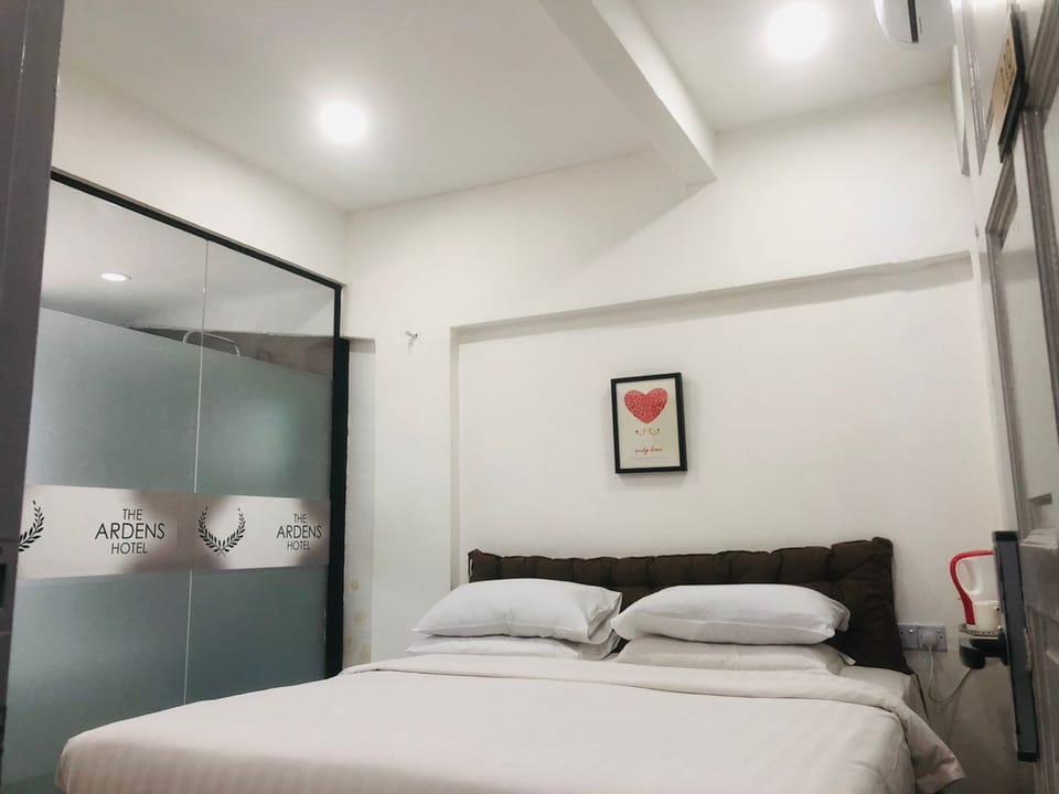Standard Double Room | Desk, WiFi (free)
