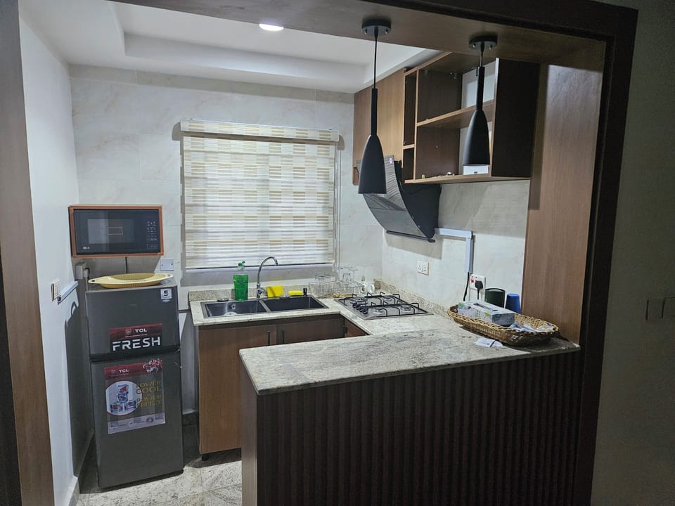 Double Room | Private kitchen | Full-size fridge, microwave, stovetop, cookware/dishes/utensils
