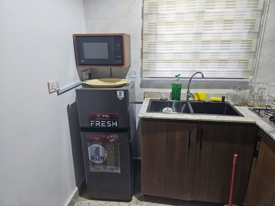Double Room | Private kitchen | Full-size fridge, microwave, stovetop, cookware/dishes/utensils
