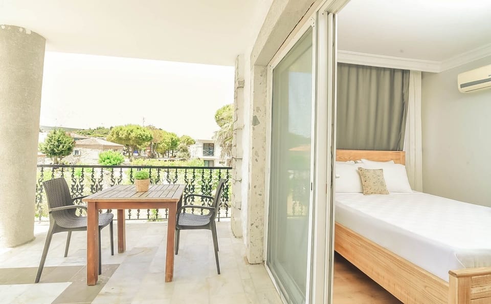 Family Suite, Pool View | Laptop workspace, free WiFi