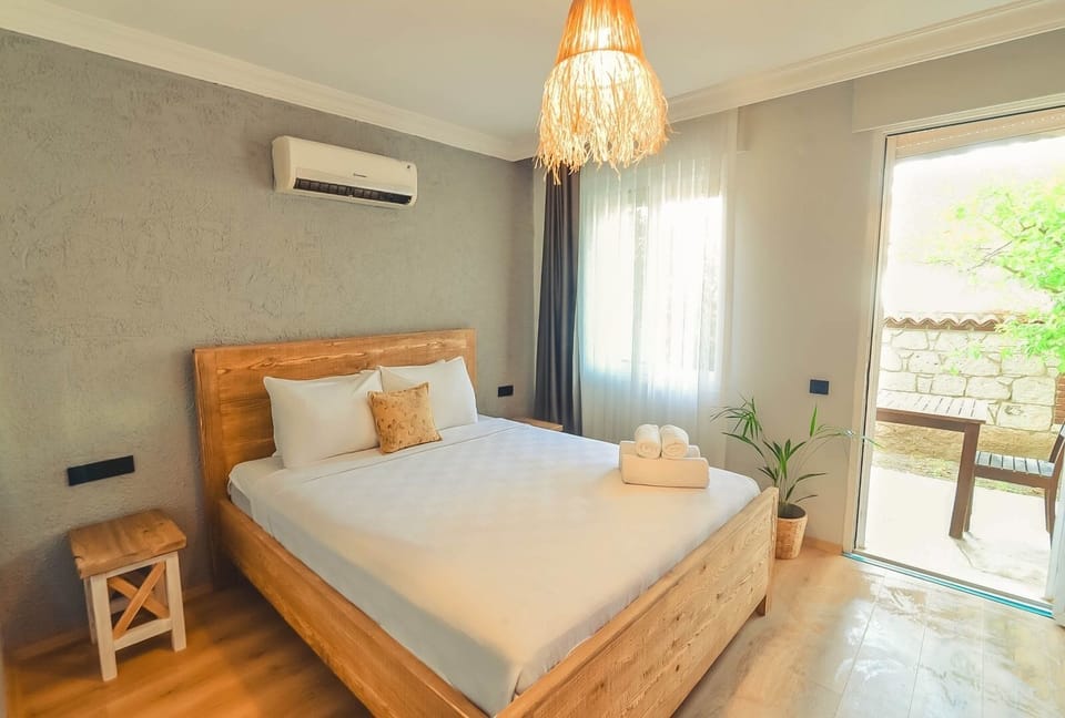 Standard Room, Garden View | Laptop workspace, free WiFi