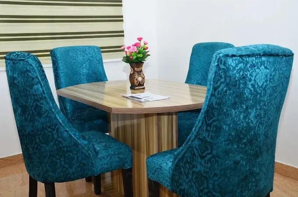 Family Apartment, Balcony, City View | Dining room
