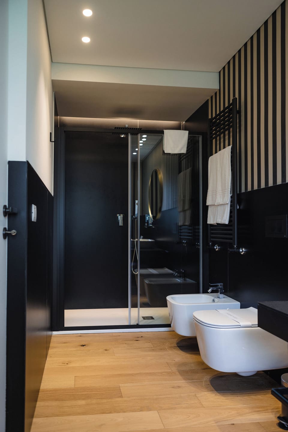 Classic Double Room | Bathroom | Shower, free toiletries, hair dryer, slippers
