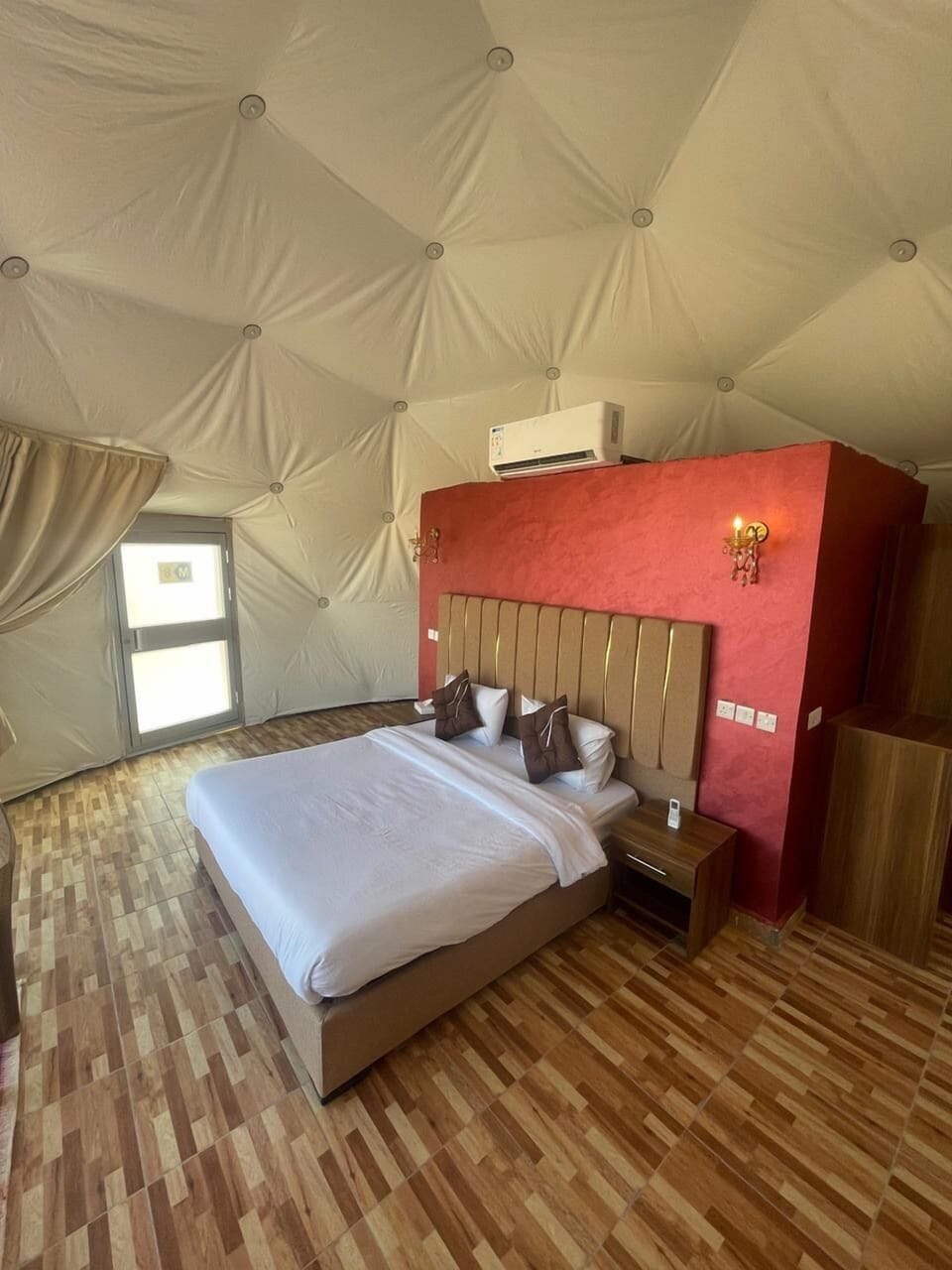 Deluxe Room, Balcony | Blackout drapes