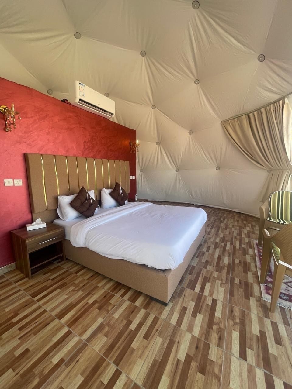 Deluxe Room, Balcony | Blackout drapes
