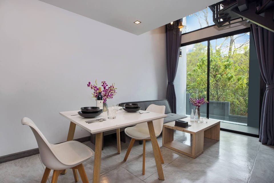 Design Apartment, 1 Bedroom, Balcony | In-room dining