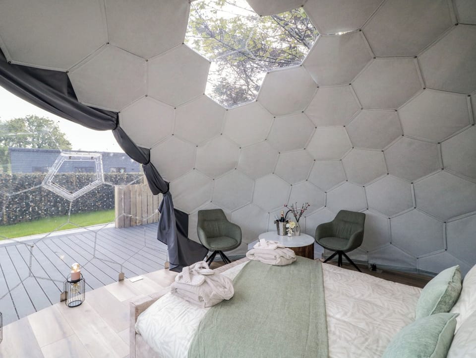 1 bedroom, individually decorated, individually furnished, free WiFi