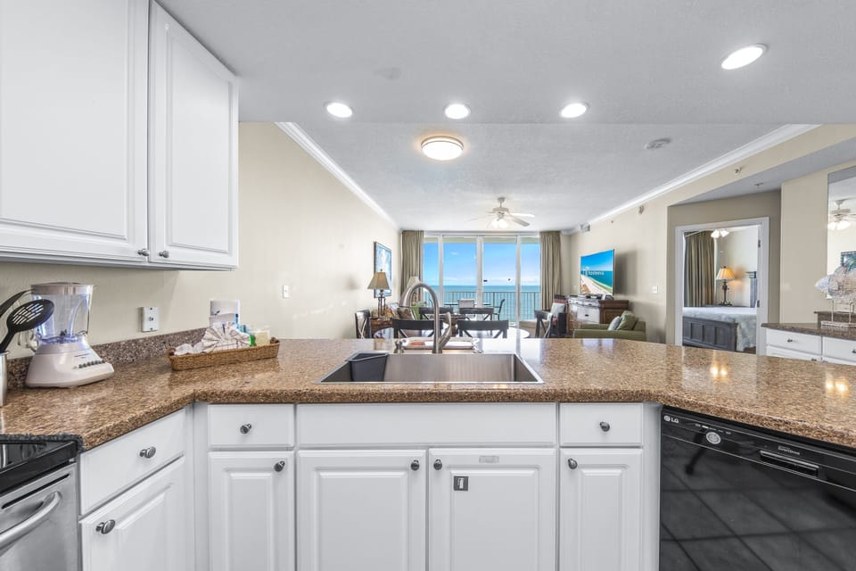 Signature Condo, 3 Bedrooms, Kitchen, Beach View | Private kitchen | Fridge, microwave, oven, stovetop