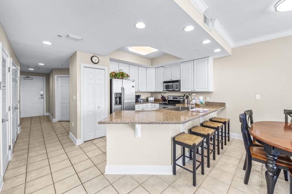 Signature Condo, 3 Bedrooms, Kitchen, Beach View | Private kitchen | Fridge, microwave, oven, stovetop