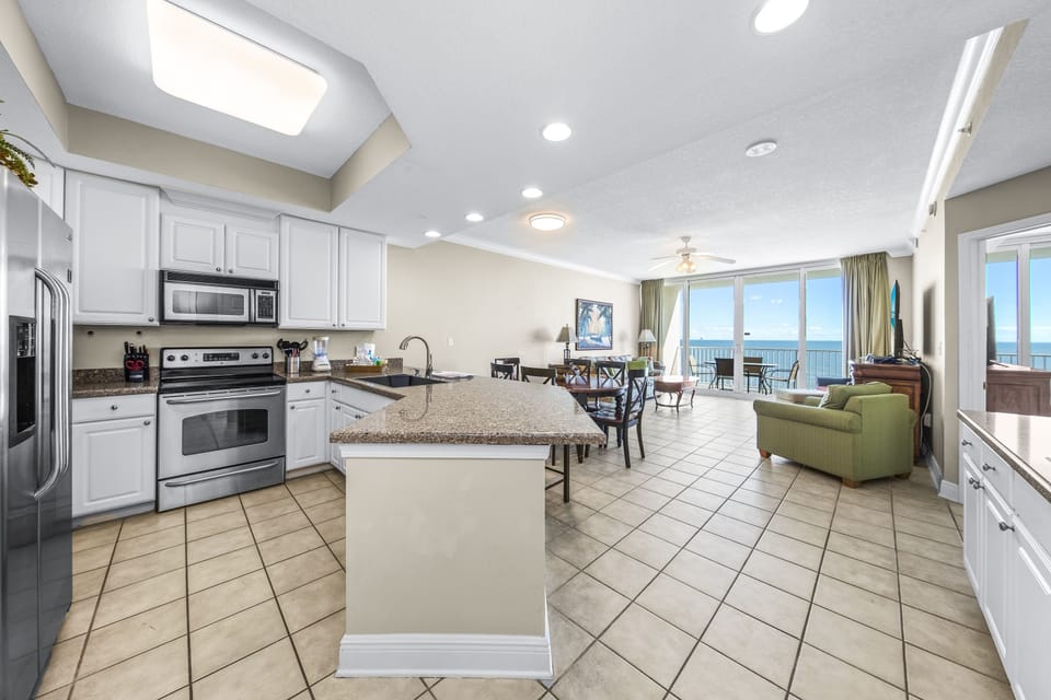 Signature Condo, 3 Bedrooms, Kitchen, Beach View | Private kitchen | Fridge, microwave, oven, stovetop