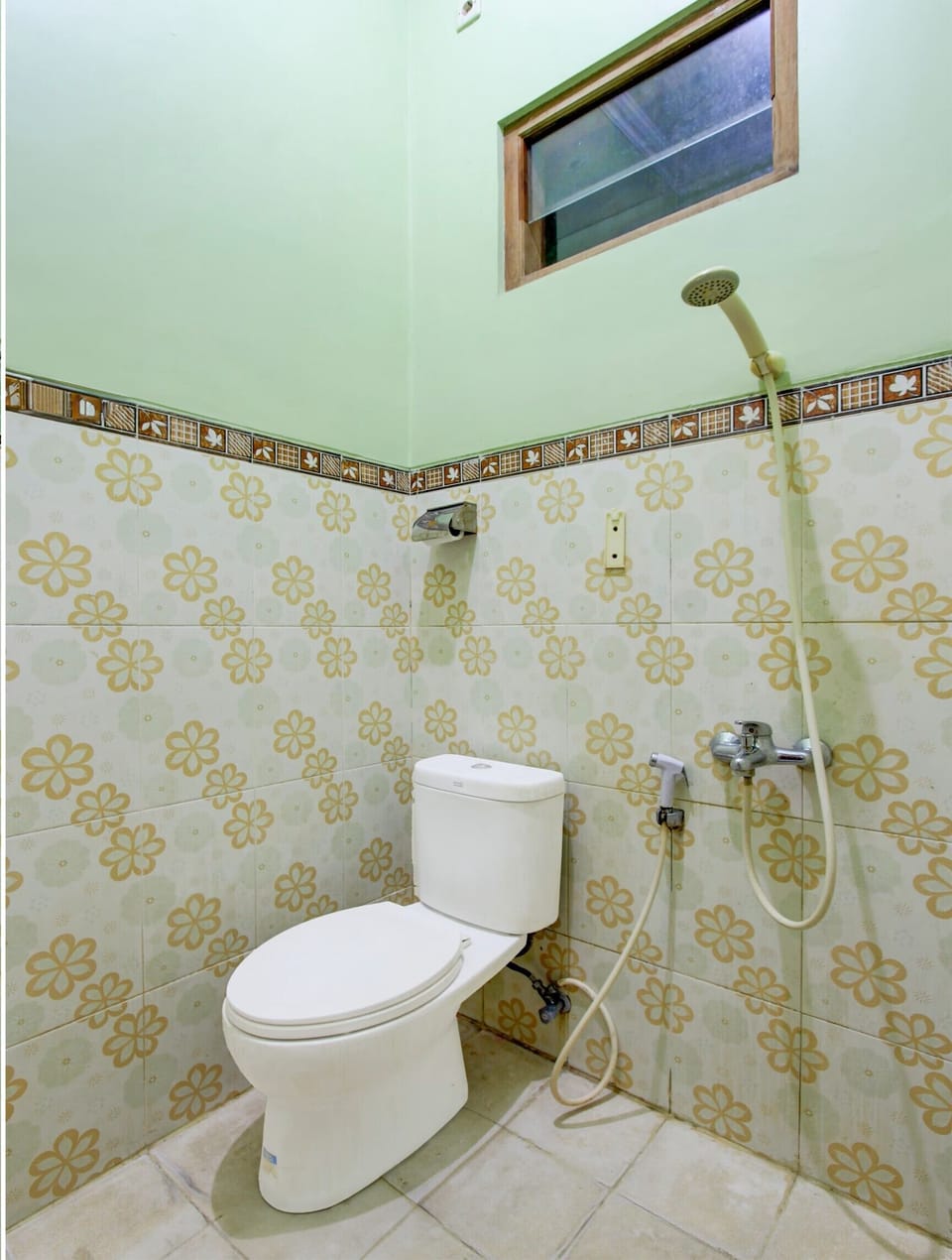 Shower, towels, soap, shampoo