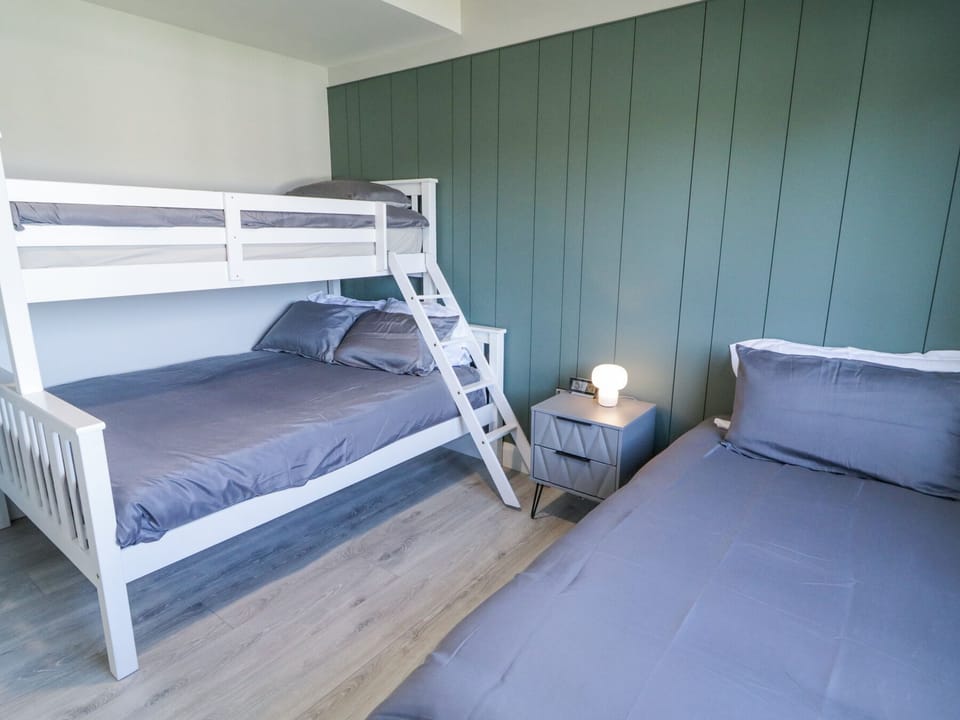 2 bedrooms, individually decorated, individually furnished, free WiFi