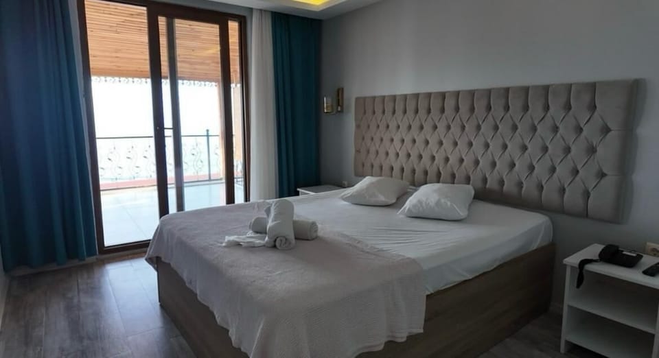 In-room safe, soundproofing, iron/ironing board, free WiFi