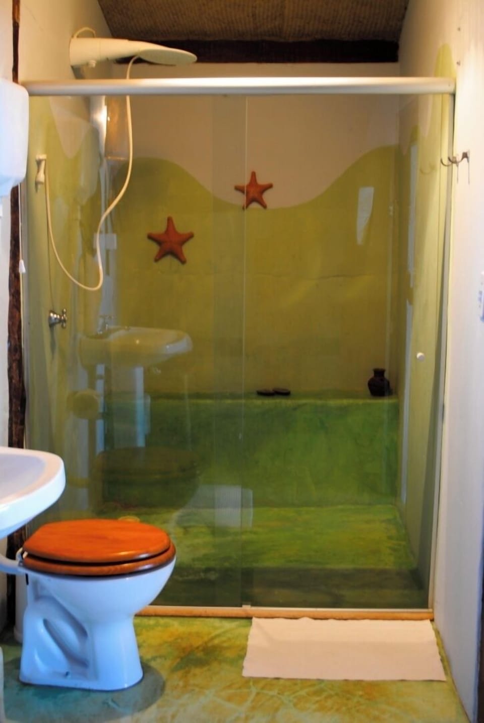 Standard Double Room, 1 Double Bed | Bathroom | Shower, towels, soap, toilet paper