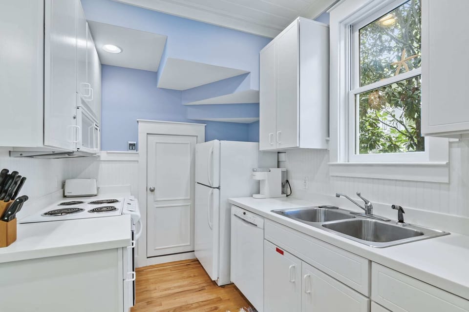 ADJACENT FULL KITCHEN; FULL FRIDGE, STOVETOP & OVEN, DISHWASHER