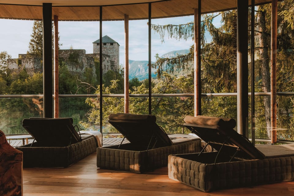 Couples treatment rooms, hot tub, steam room, body treatments