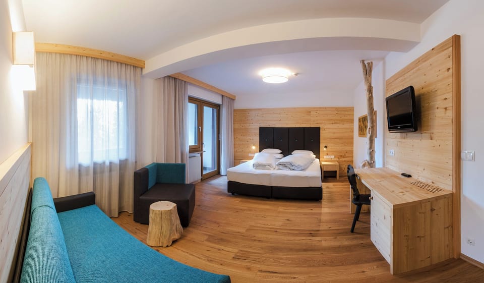 Economy Double Room, Balcony, Park View | Minibar, in-room safe, desk, blackout drapes
