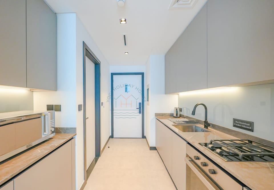 Deluxe Apartment, City View | Private kitchen | Electric kettle, toaster