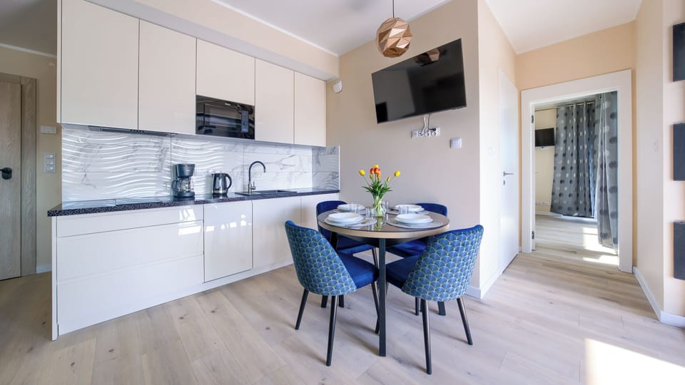 Apartment (216B) | Private kitchen | Fridge, stovetop, electric kettle, cookware/dishes/utensils