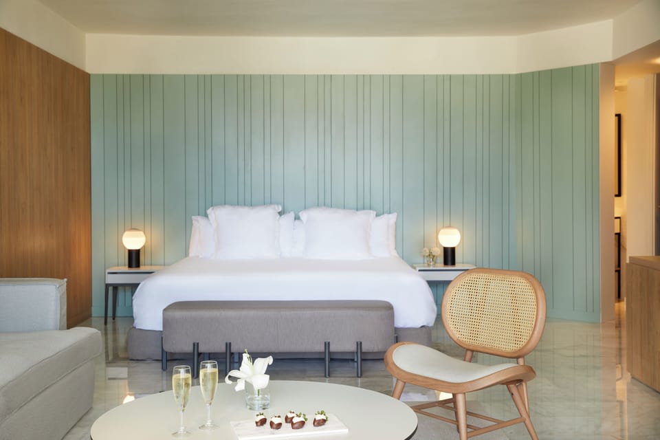 Premium bedding, free minibar, soundproofing, free WiFi