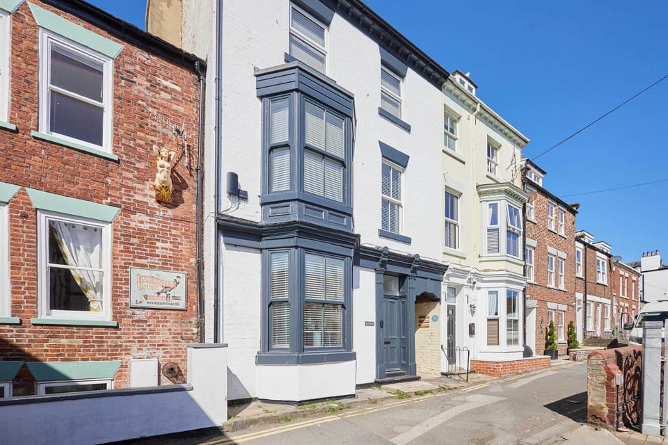 Captain's View, Whitby - Host & Stay