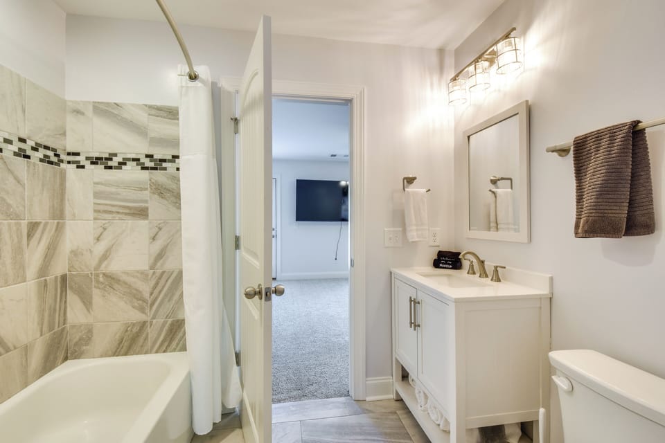 < 1 Mi to Tubing: Sleek Condo in Downtown Helen Apartment in Helen