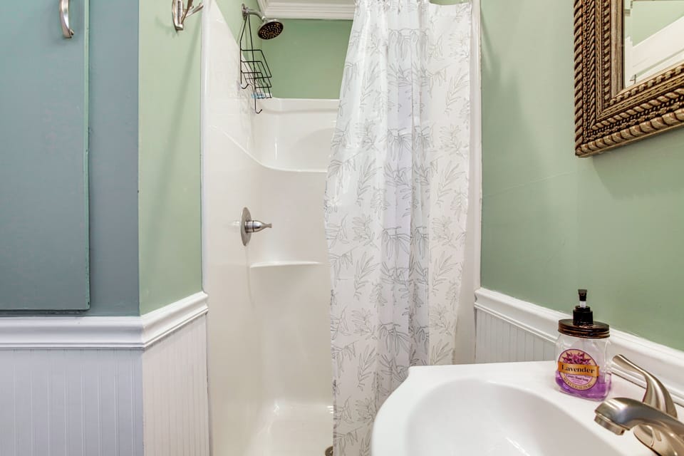 Walk to Main Street: Family-friendly Crisfield Gem Cottage in Maryland