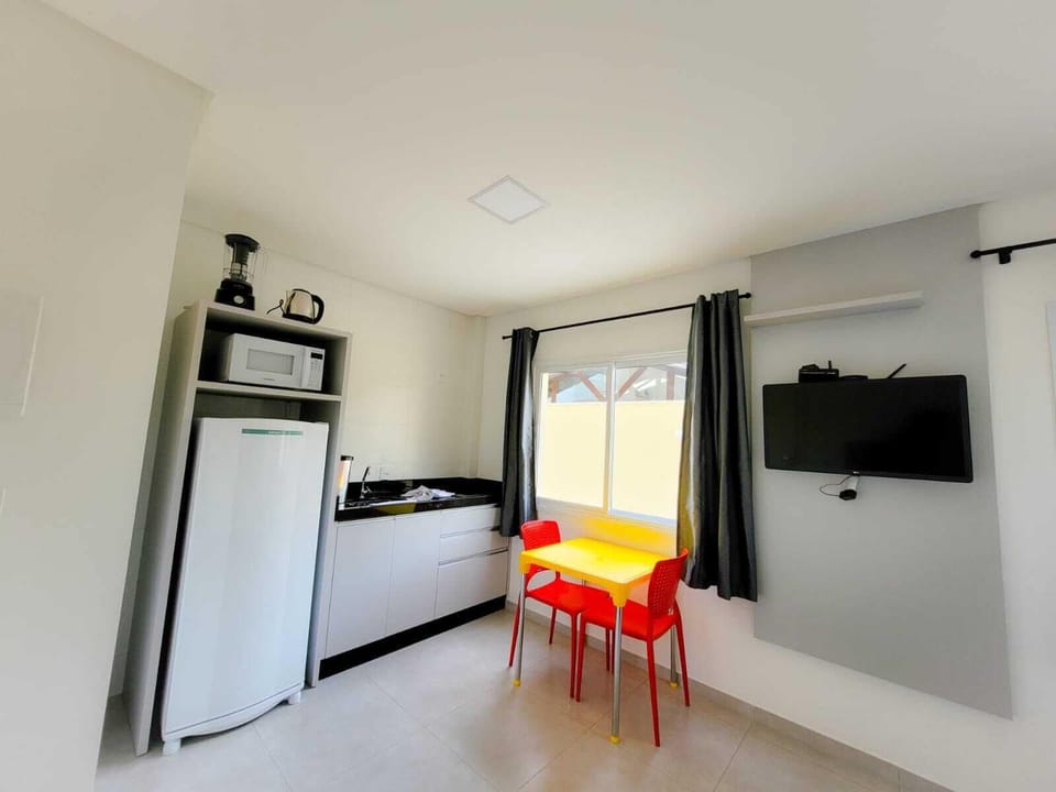 Studio | Private kitchen | Full-size fridge, microwave, stovetop, cookware/dishes/utensils