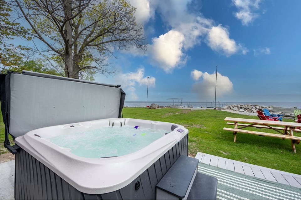 6 person hot tub overlooking the lake!