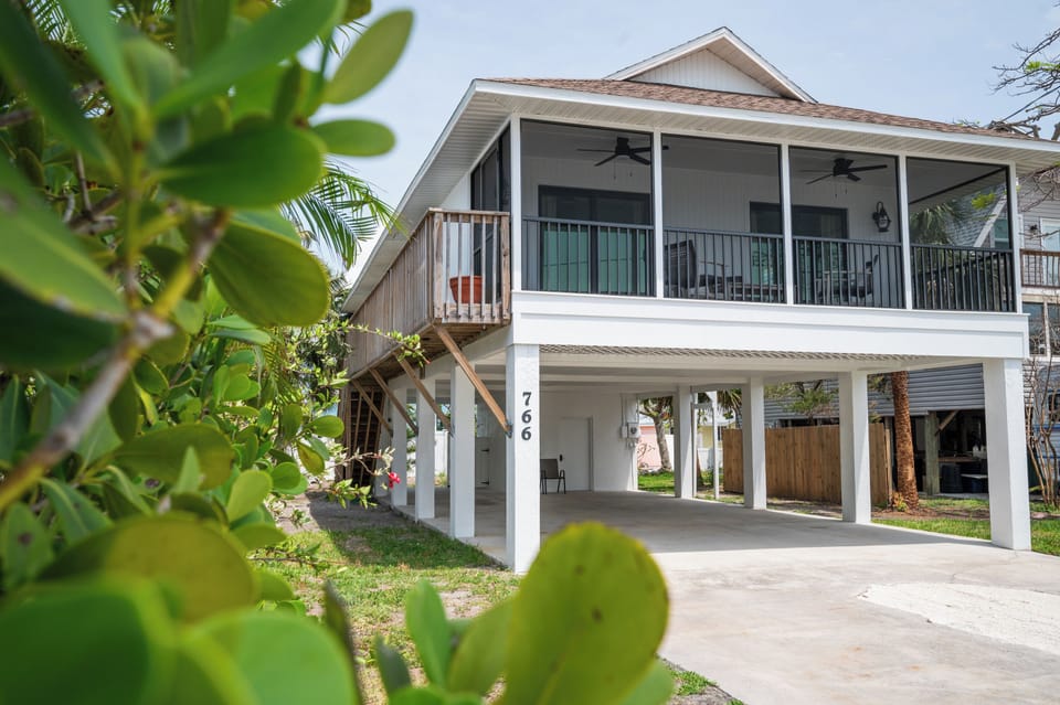 Welcome to Heron's Watch with plenty of parking and screened lanai!