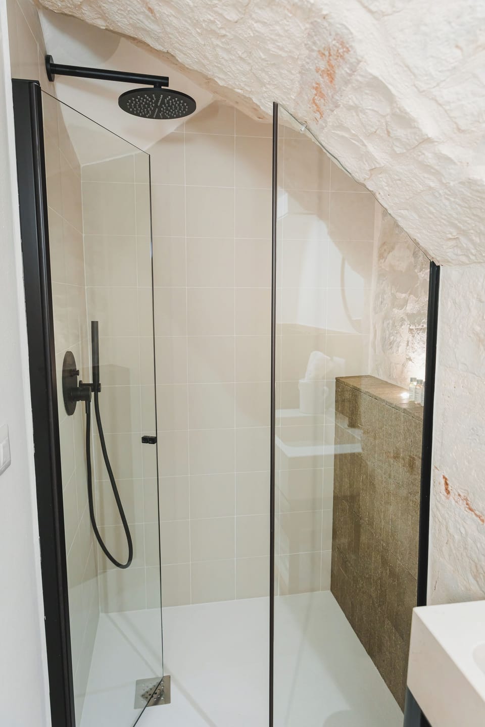 Luxury Suite | Bathroom | Slippers