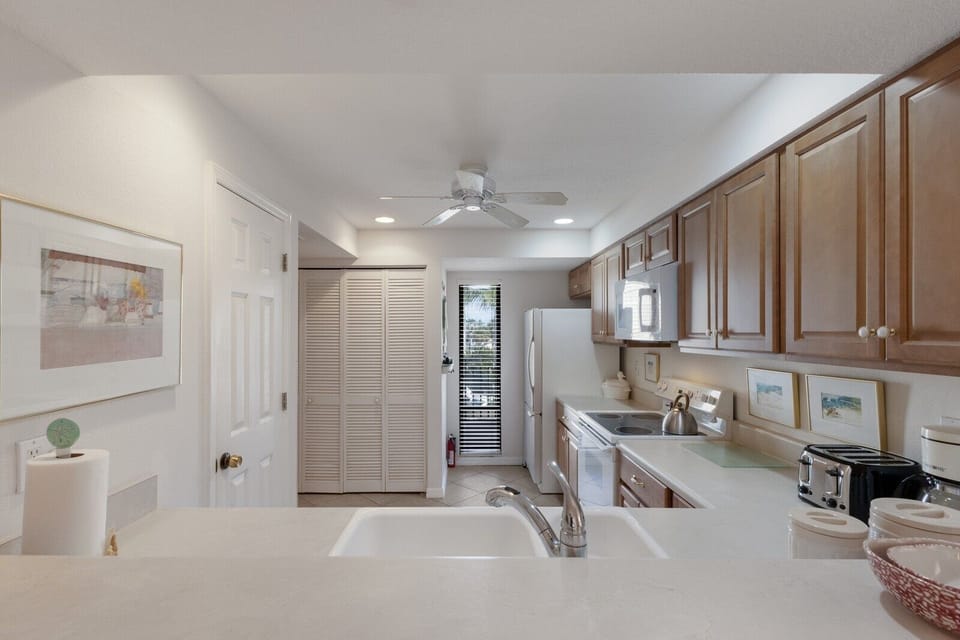 Condo, 2 Bedrooms | Private kitchen | Coffee/tea maker, fridge, oven, toaster